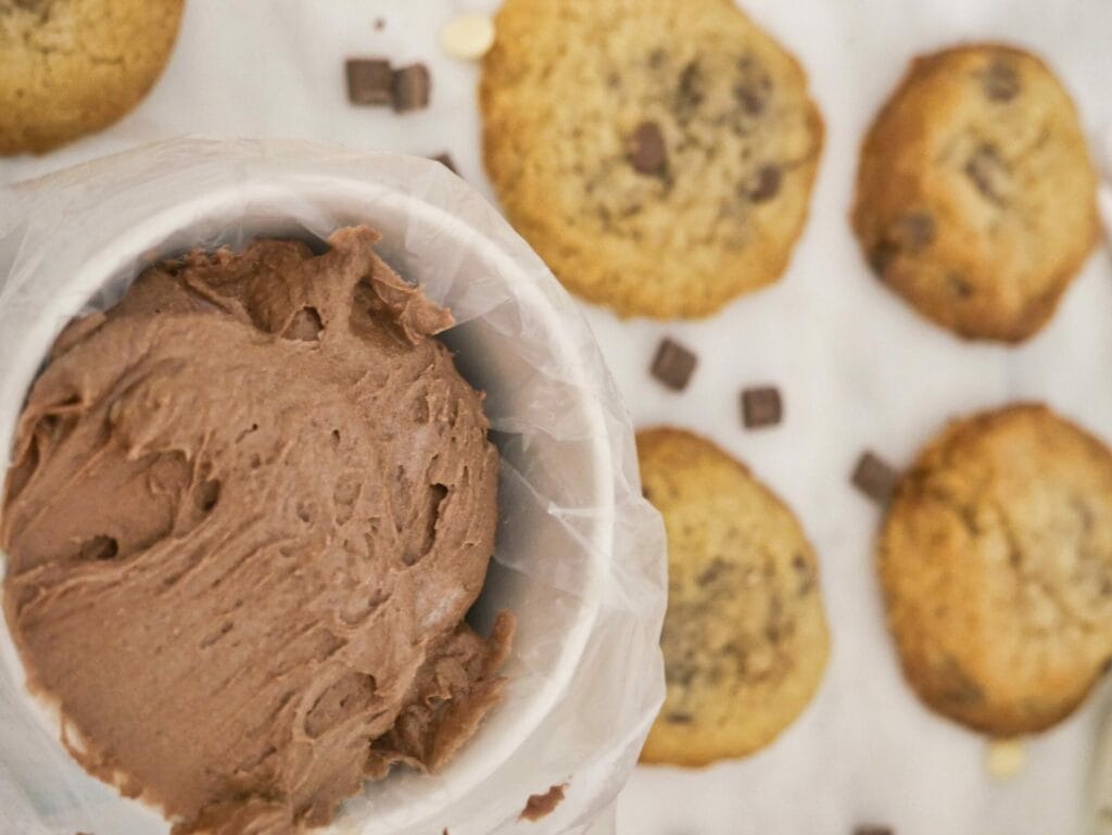 chocolate chip cookie sandwich recipe with chocolate frosting