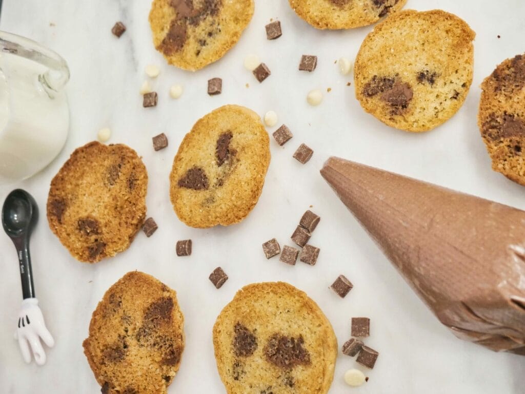 chocolate chip cookie sandwich recipe with chocolate frosting