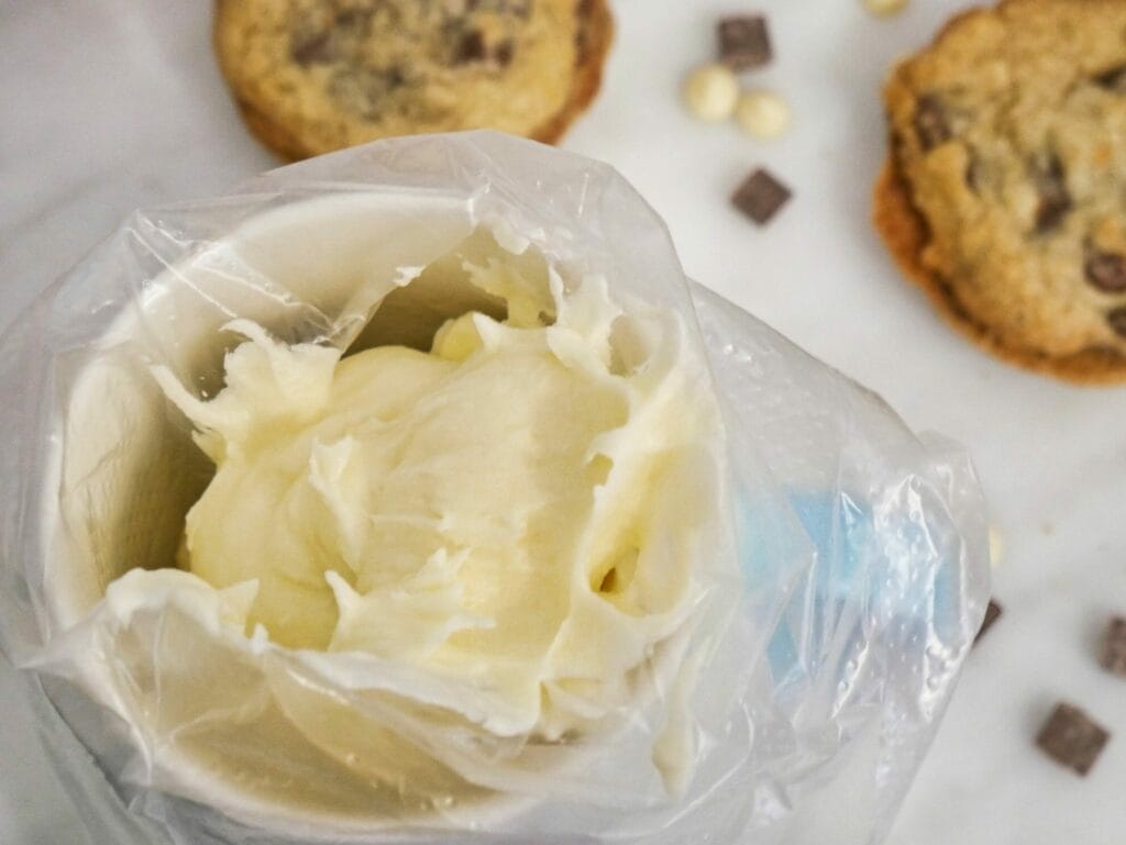 chocolate chip cookie sandwich recipe with vanilla frosting
